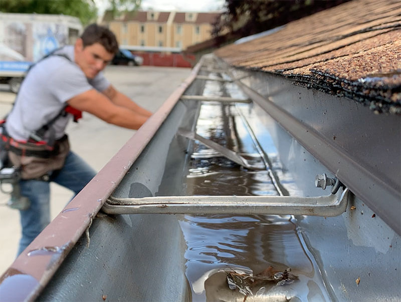 rain-gutter-cleaning